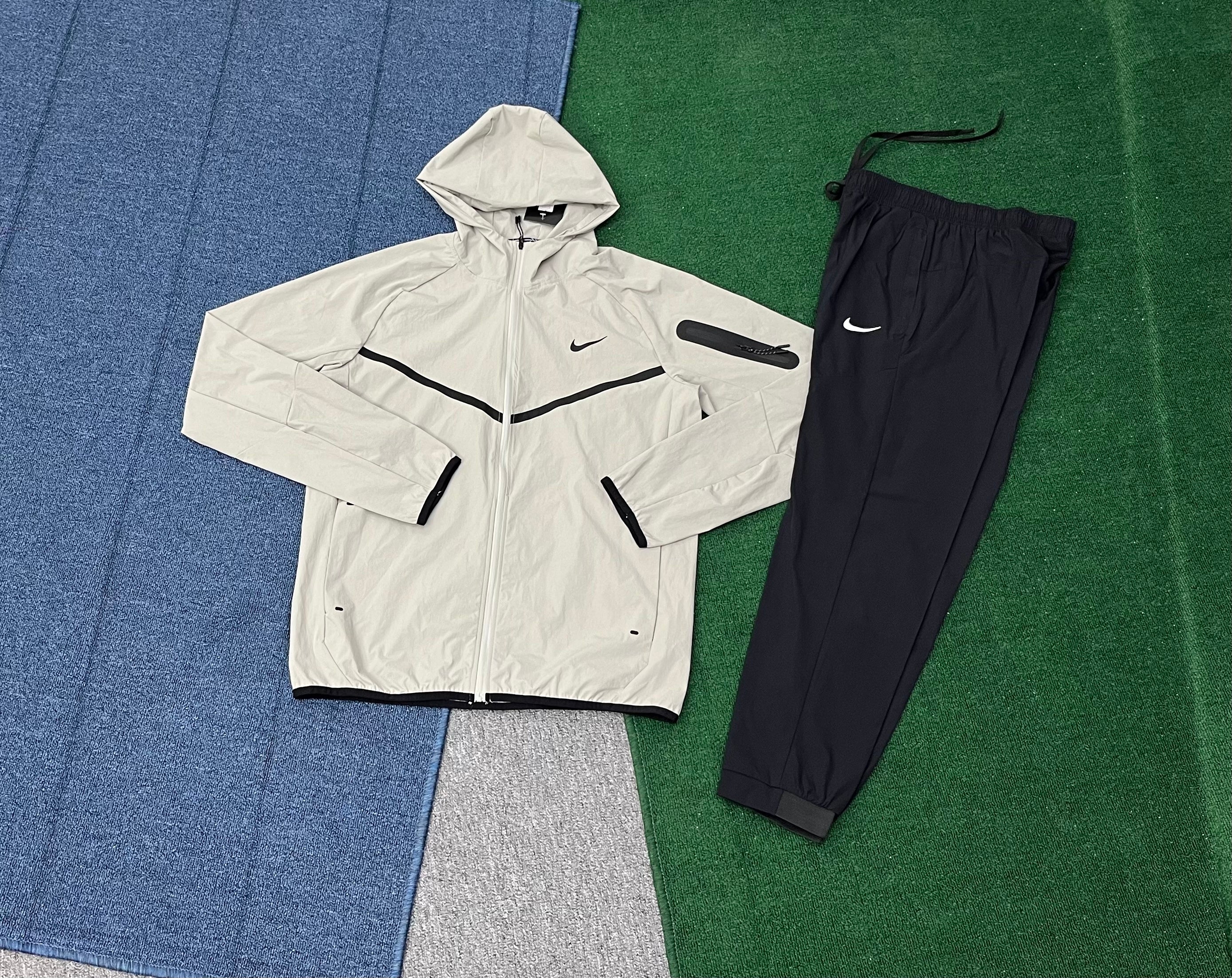 NIKE ENSEMBLE VESTE ET BAS DE JOGGING | 001