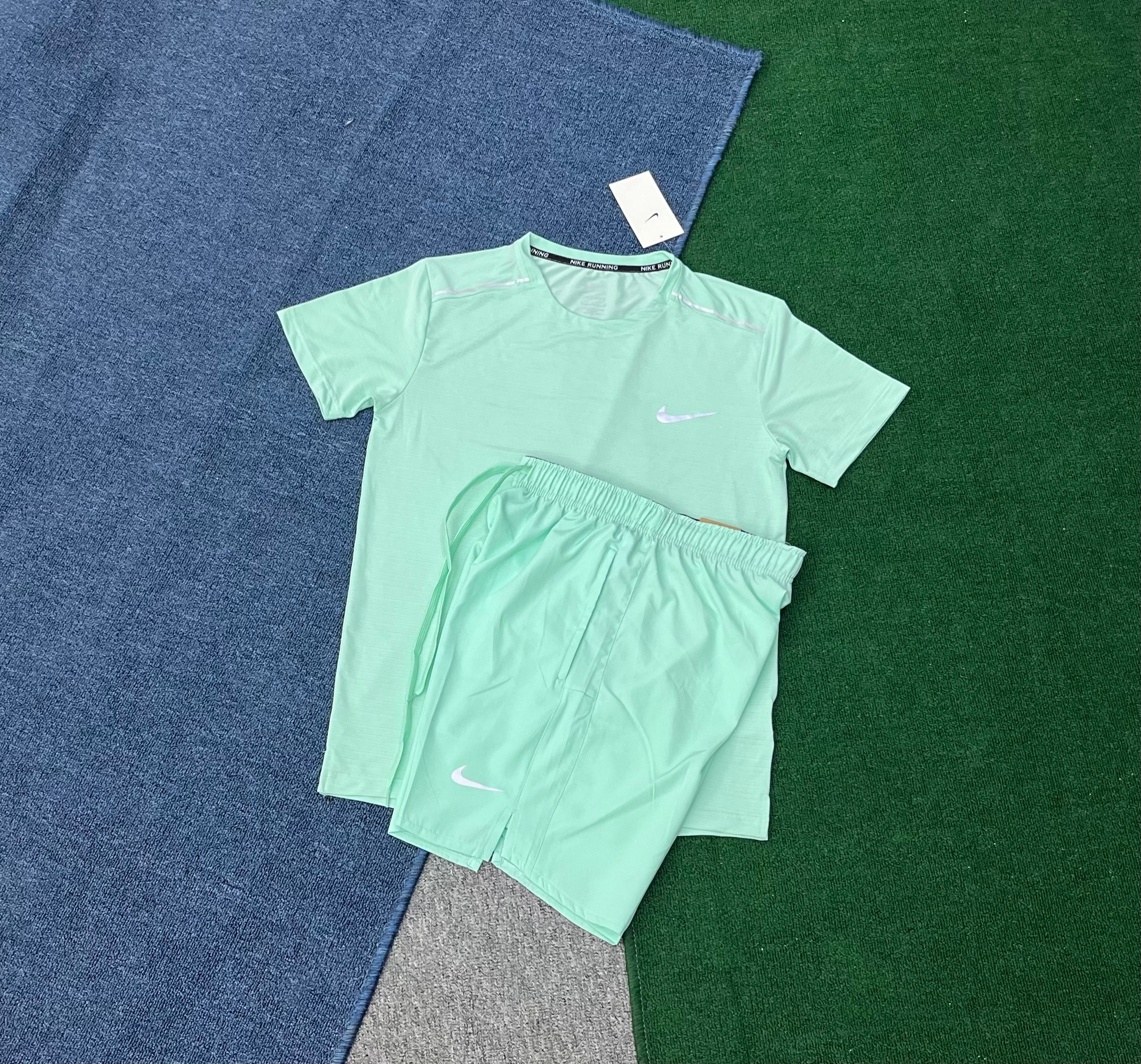 NIKE MILER ENSEMBLE T-SHIRT ET SHORT | 012
