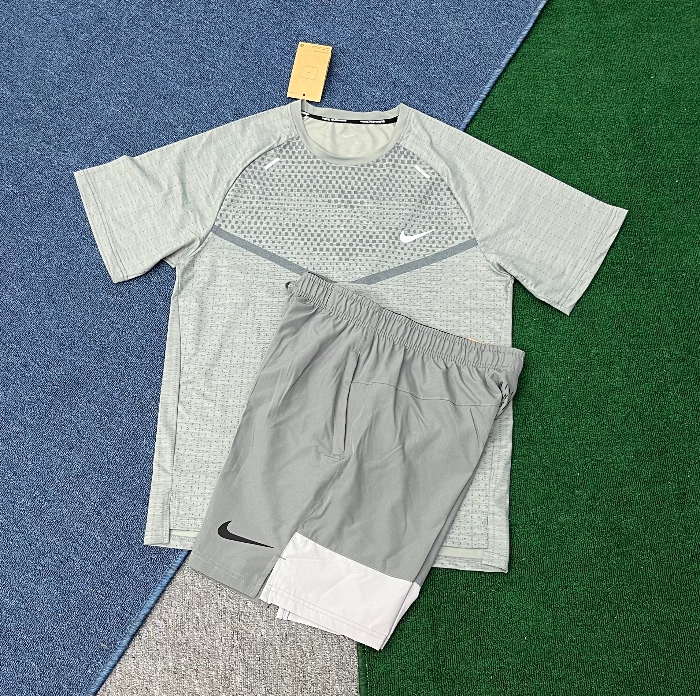 NIKE ENSEMBLE T-SHIRT ET SHORT | 018